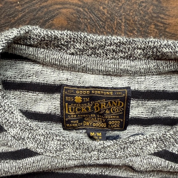 Lucky Brand Men's Black and Gray Striped Sweater size Medium (G5) - Picture 2 of 6
